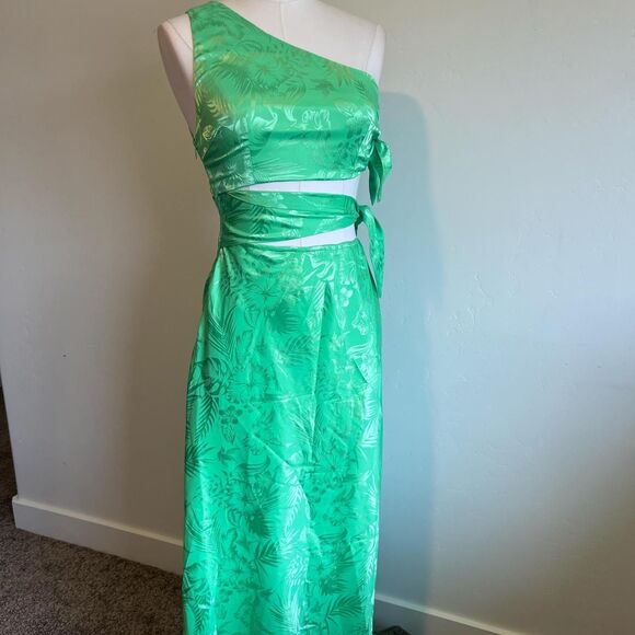 NWT X-Small WAYF Green silk maxi dress with one shoulder design - Picture 1 of 6